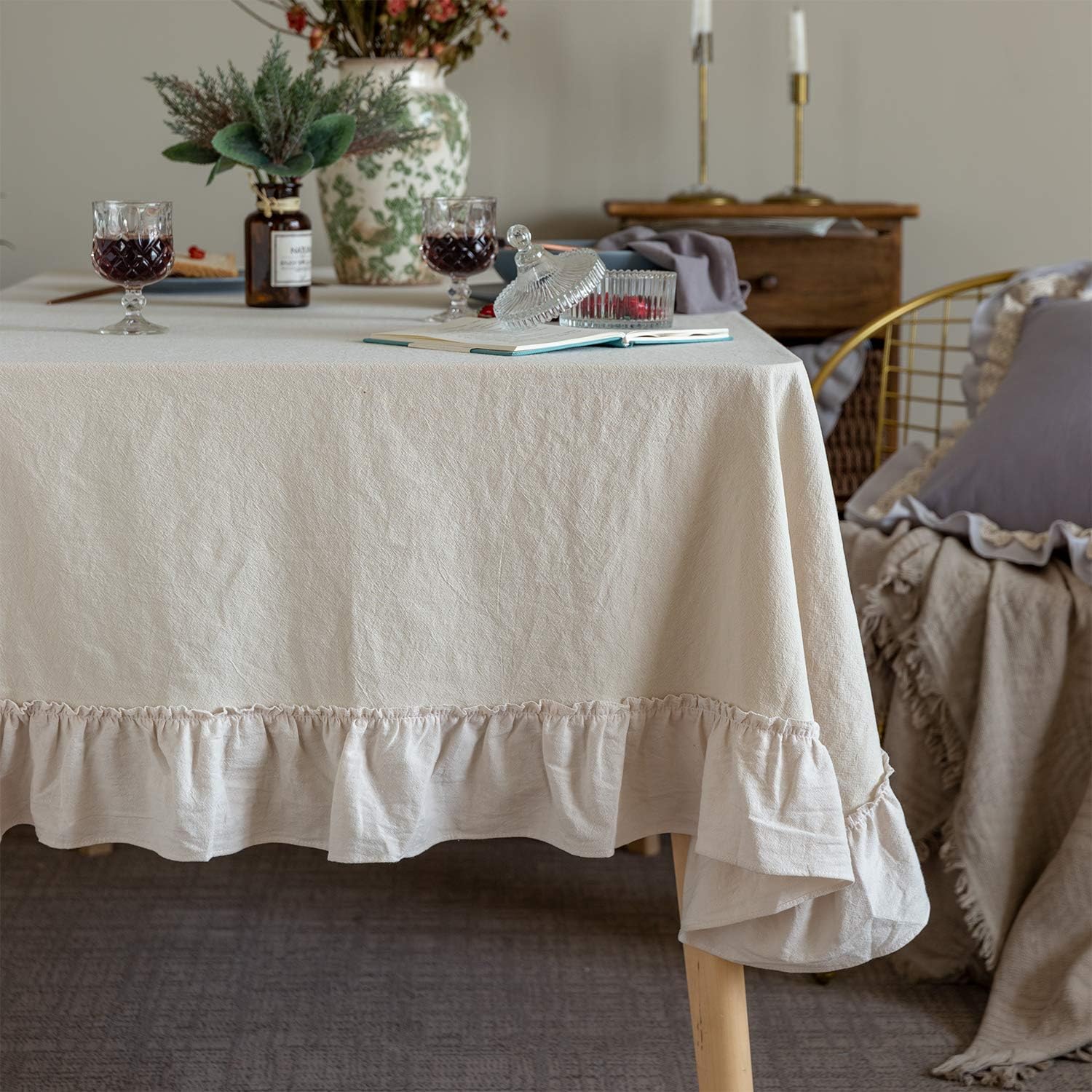 Retro farmhouse cotton tablecloth with a ruffled flounce trim